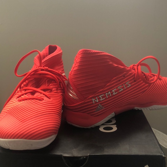 Addidas  nemeziz indoor soccer shoes - Picture 6 of 8